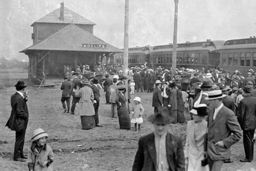Historic black and white photo of crowds gathered at the Moclips train station in Washington.