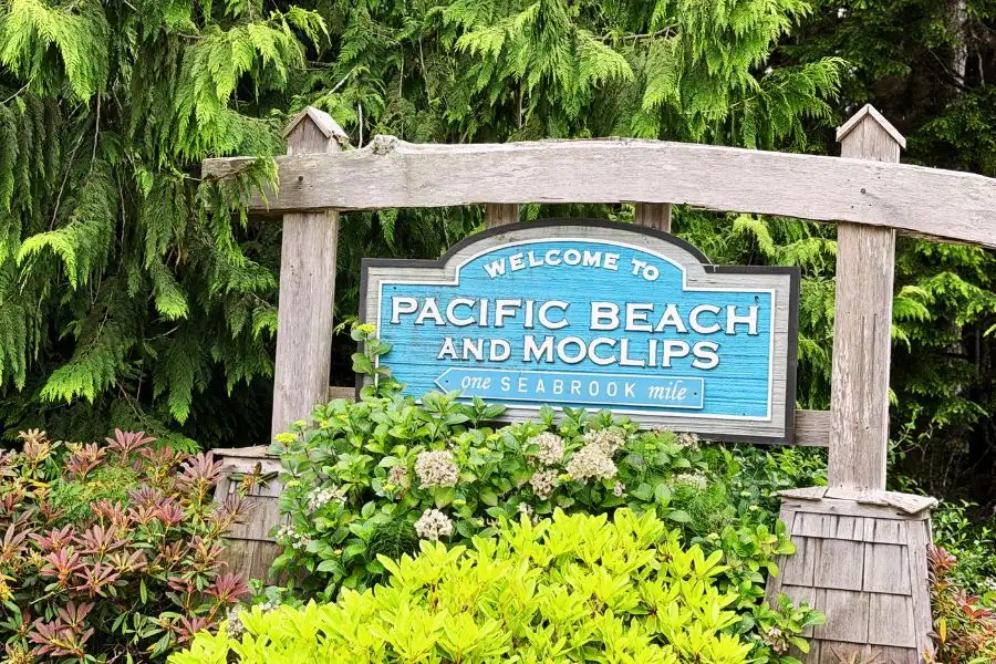 Welcome sign for Pacific Beach and Moclips on the Washington coast
