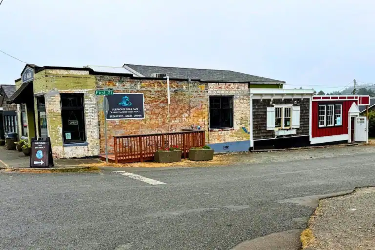 Surfhouse Pub and neighboring storefronts at First Street in Pacific Beach, Washington